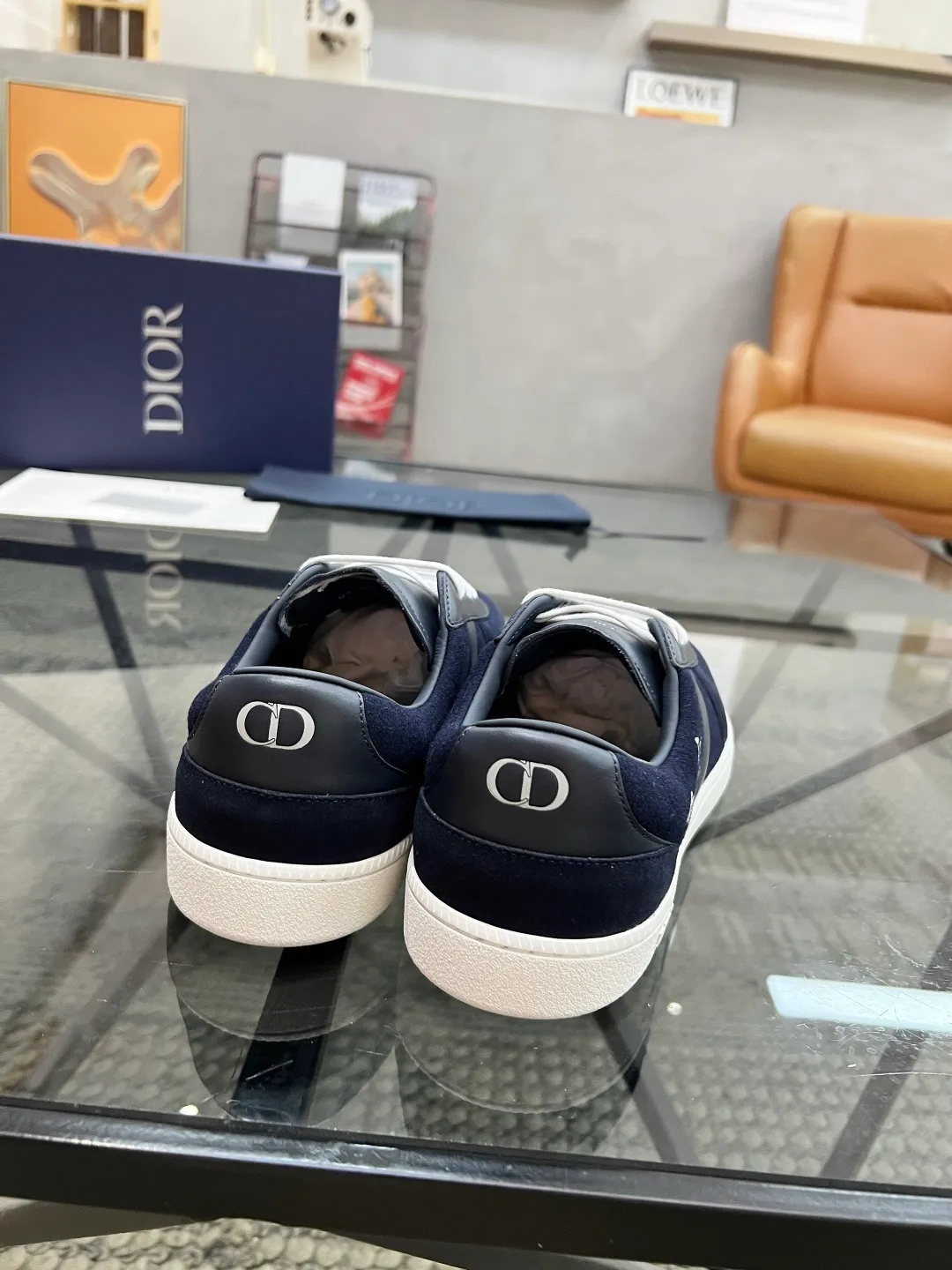 Men's Men's Shoes 💰420【New Style】🍿🍿𝐃𝐢𝐨* — Dior. Dior's new casual sneakers define your fashionable pace. They boldly use innovative technological fabrics to create a futuristic silhouette. The light and breathable mesh material, combined with the unique texture coating process, presents a refreshing visual effect, as if it is a fashion item from the future world. Whether paired with casual outfits or mixed with formal looks, the Dio* D-Sketch sneakers are effortless and add a touch of futuristic style to your overall look. From the streets to the catwalk, it is your indispensable fashion tool. The upper is made of high-tech mesh material, which is light and breathable and fits your feet like a second skin, keeping you dry and comfortable even in the hot summer. The delicate mesh structure gives the shoes a unique visual effect and displays a futuristic aesthetic. Code number: 39-44 (38, 45 customized)